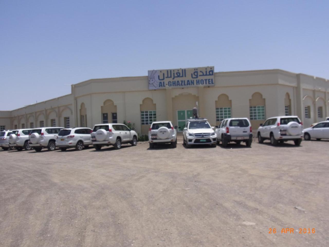 Al Ghazlan Hotel Sinaw Ruddah Extérieur photo